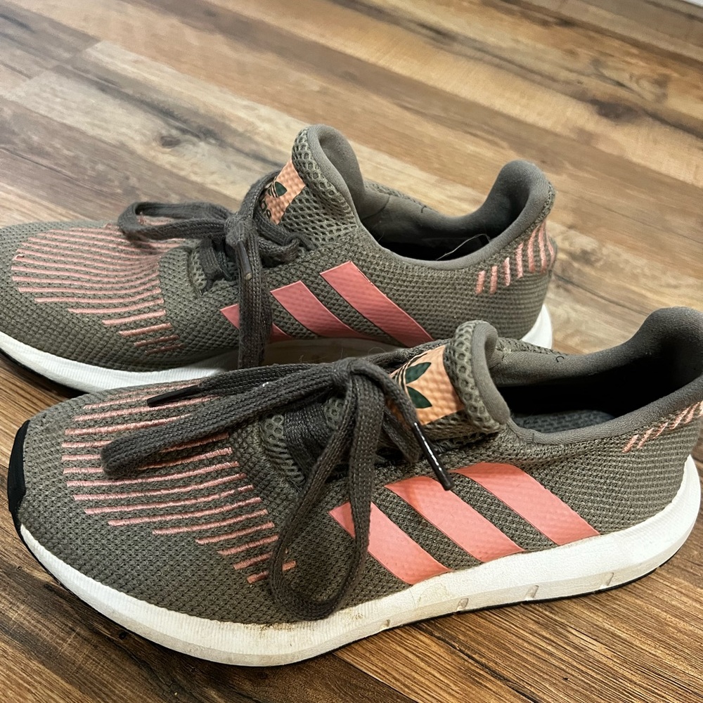 Adidas sneakers - pink and tan